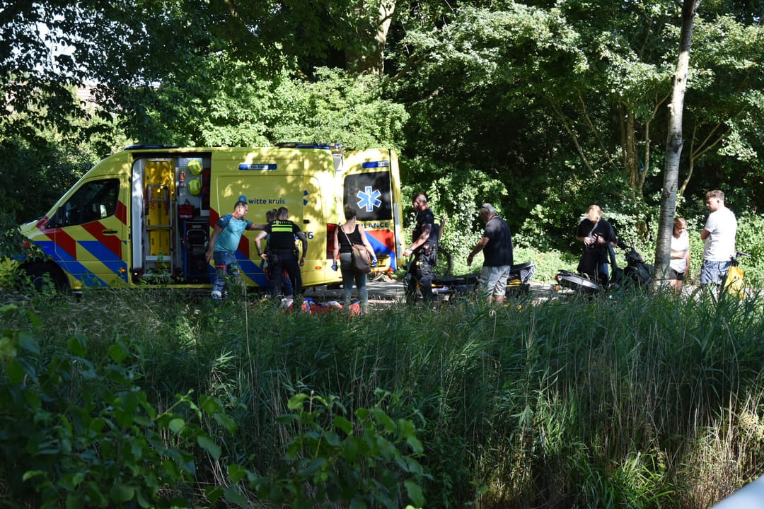 Botsing scooterrijder en fietser op Daalmeerpad in Alkmaar [FOTO´S]