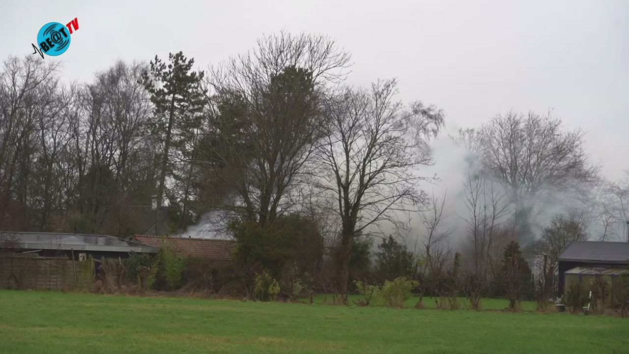 Brand verwoest tuinhuis aan Groeneweg in Heiloo (29 januari 2023)